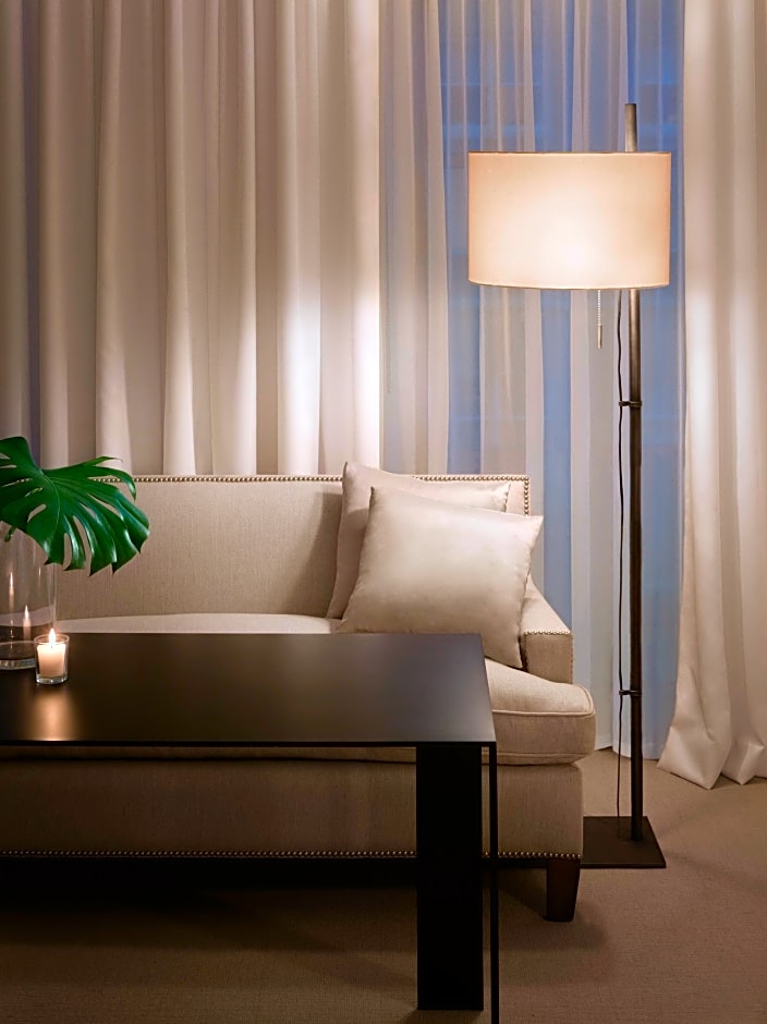 The Chicago Hotel Collection Ambassador Gold Coast