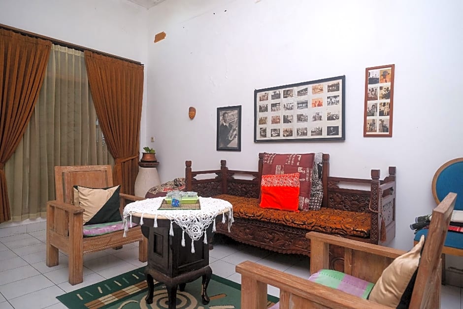 RedDoorz @ Griya Cemara Homestay Yogyakarta