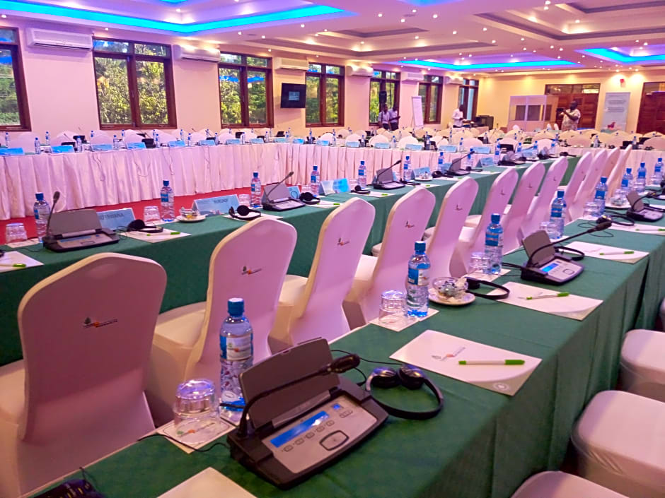 Travellers Beach Hotel & Club