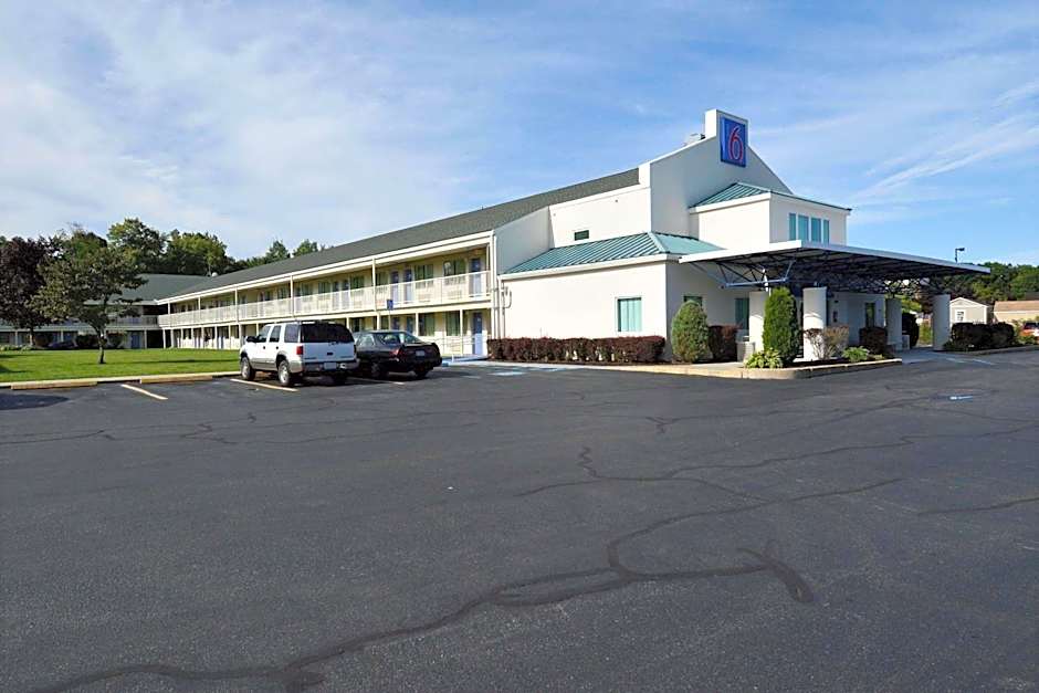 Motel 6-Tewksbury, MA - Boston