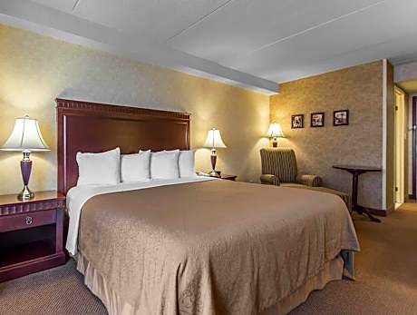 Queen Suite with Two Queen Beds - Non-Smoking