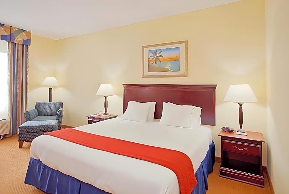 Holiday Inn Express Hotel & Suites Panama City-Tyndall By IHG