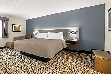 Suite-1 King Bed NSMK 2 Rooms Sofabed Jacuzzi Lounge Chair Microwave Fridge Continental Breakfast