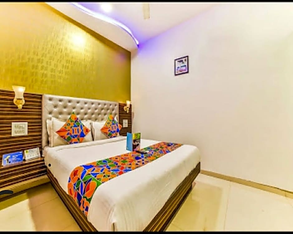 Hotel Bently – Bombay/ Mumbai, KY