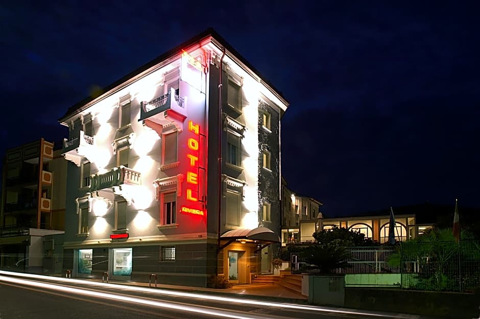Hotel Riviera 3 Stelle con piscina estiva gratuita e garage a pagamento