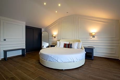 deluxe with jacuzzi