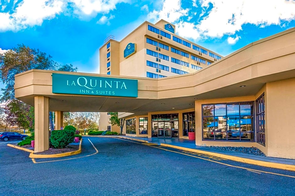 La Quinta Inn & Suites by Wyndham Secaucus Meadowlands