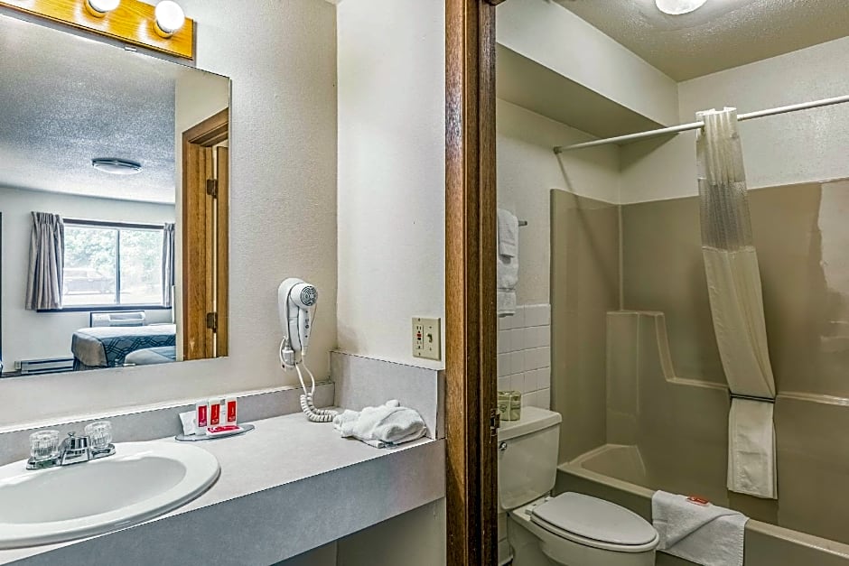 Econo Lodge Waupaca