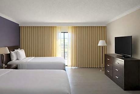 Queen Suite with Two Queen Beds and Sofa Bed - Courtyard View