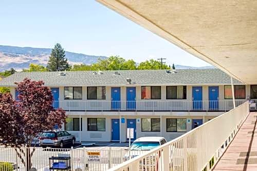 Motel 6 Reno - Virginia Plumb – Reno, NV