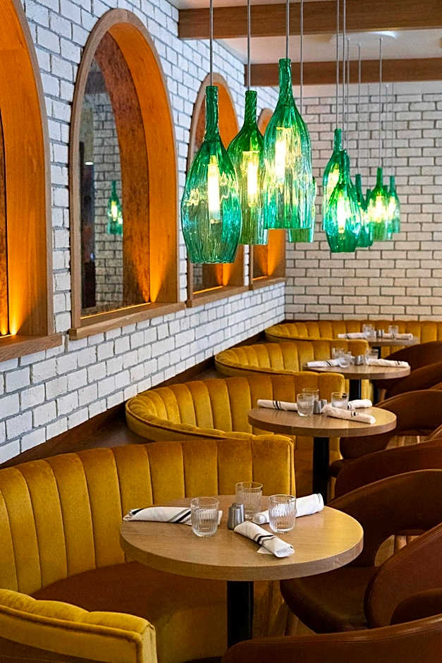 Hotel Canoe and Suites