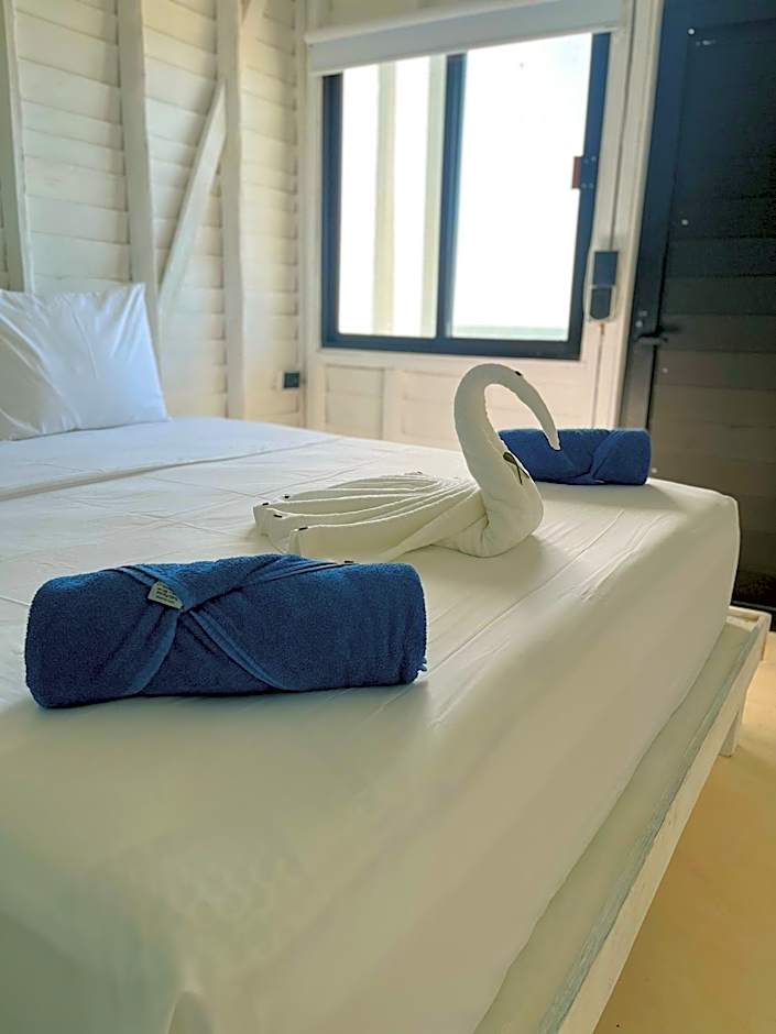 El Faro Beach Front by ÓOL Hotels