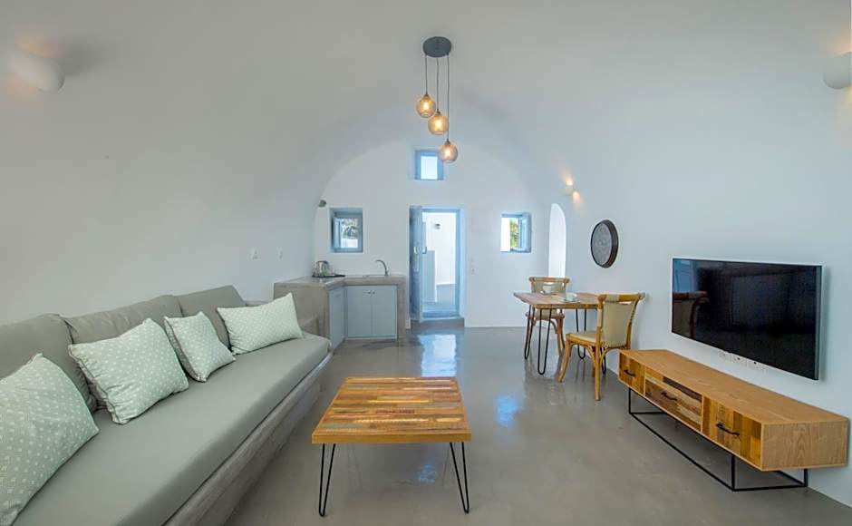 AQUA SERENITY LUXURY SUITES SANTORINI