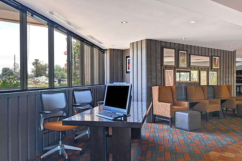 DoubleTree By Hilton Phoenix- Tempe