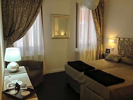 Three-Bedroom Apartment with Terrace - Annex