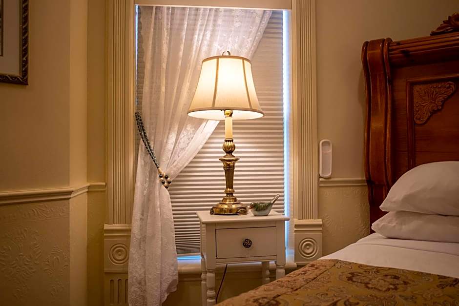 The Anniversary Inn - Logan