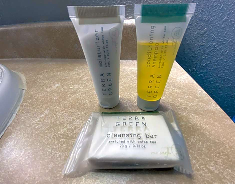 Super 8 by Wyndham Green Bay Near Stadium