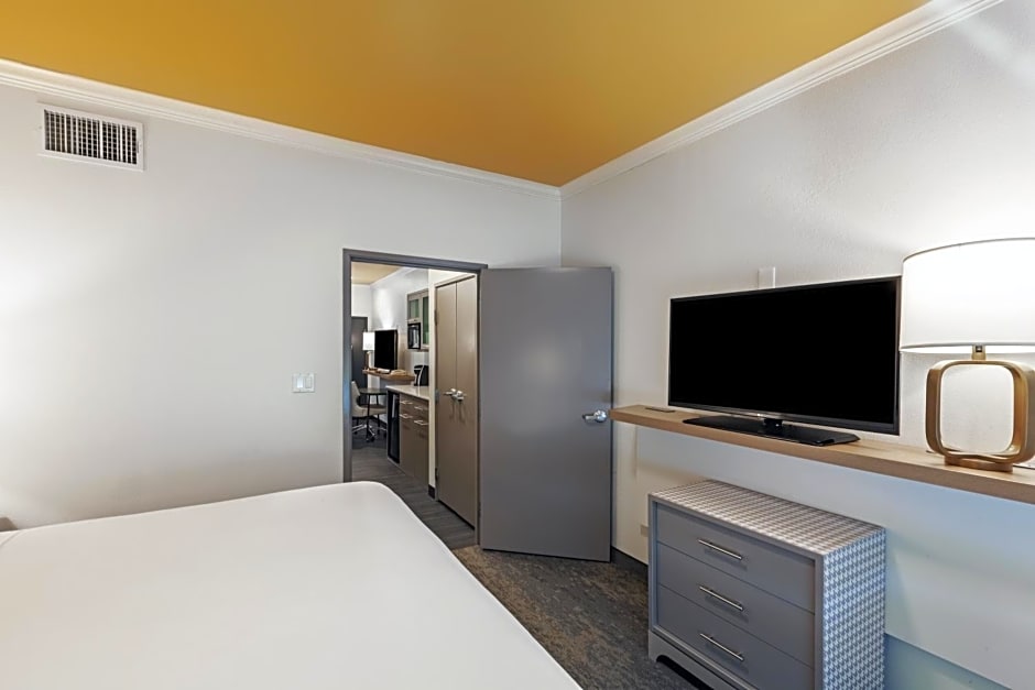 Holiday Inn and Suites McKinney - Allen By IHG