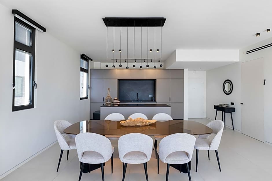 High Living Sea View by Five Stay