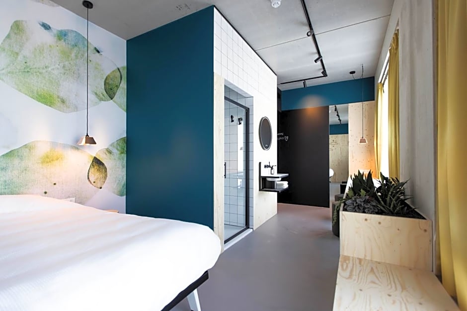 hotel Moloko -just a room- sleep&shower-digital key by SMS