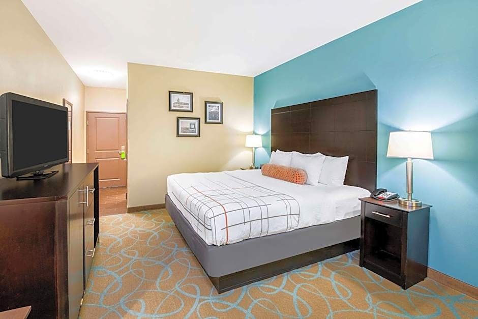 La Quinta Inn & Suites by Wyndham Clinton Historic Route 66