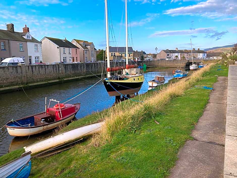 KINGDOM HOLIDAY PARK - Parrot