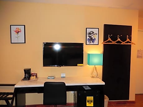 Queen Room - Non-Smoking