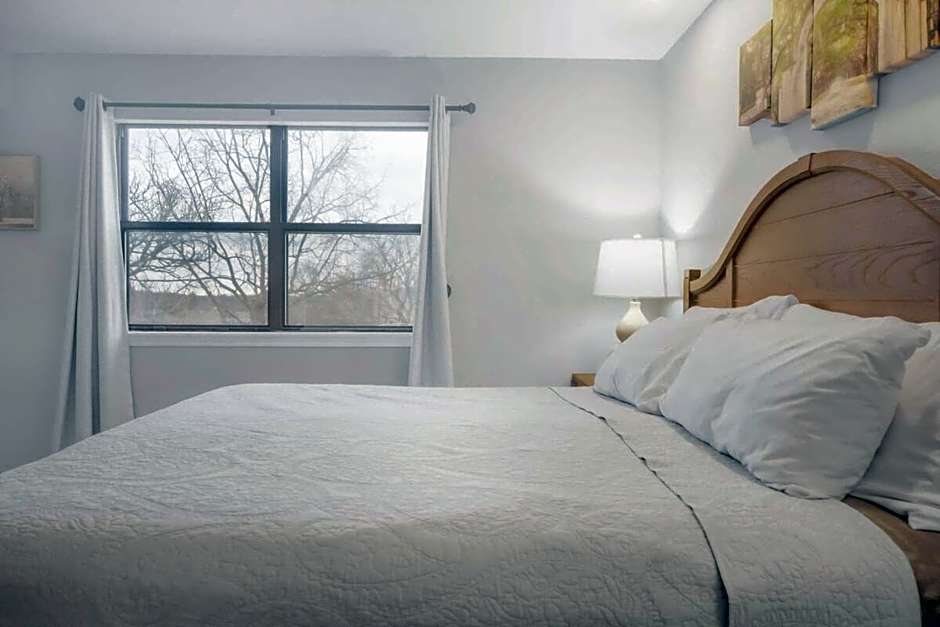 Ozark Mountain Retreat, Family Condo with Resort Amenities