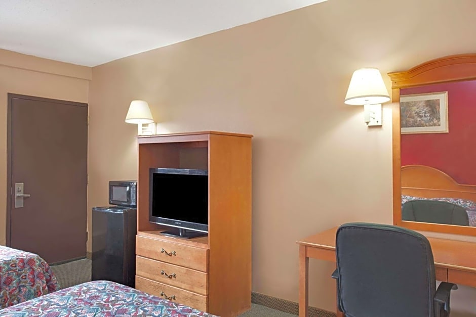 Knights Inn Pine Brook