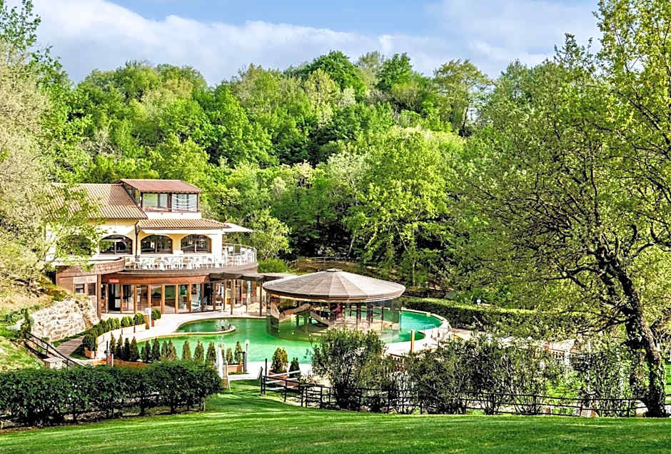 Residence with swimming-pool and thermal pools in Sorano