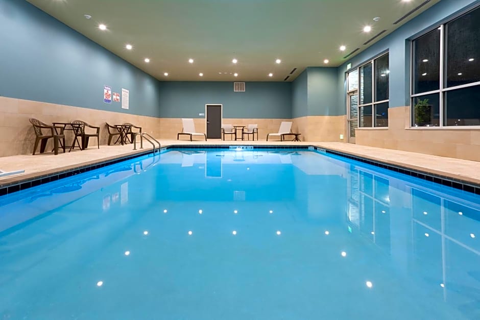 Holiday Inn Express And Suites Firestone Longmont By IHG