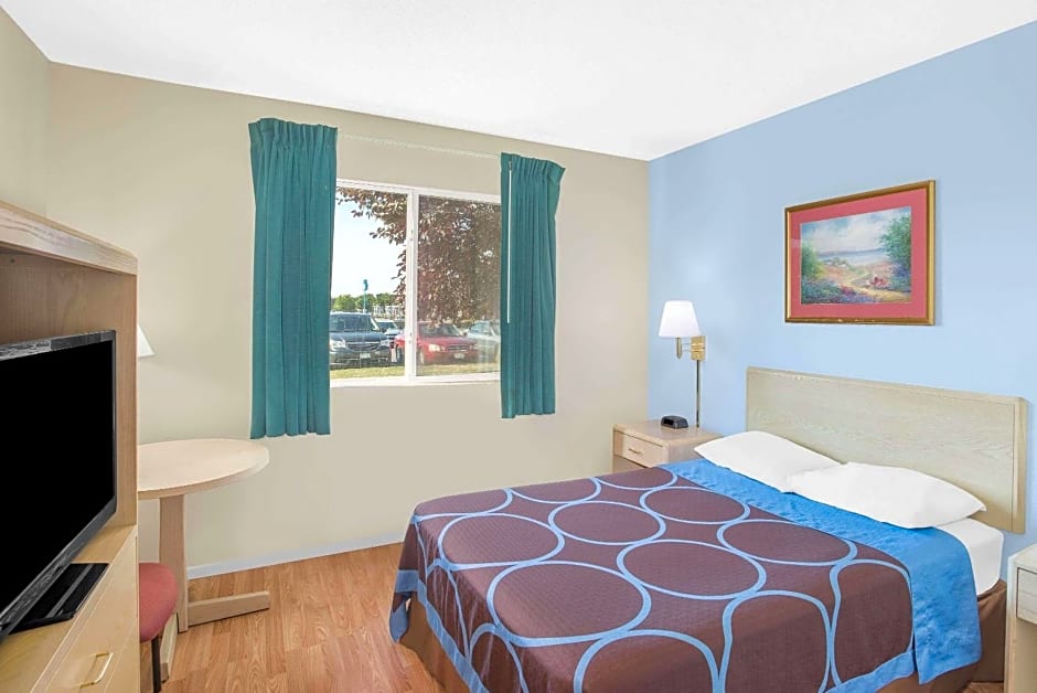 Super 8 by Wyndham Canandaigua