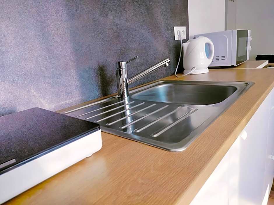 Dimael Hostel & Apartments