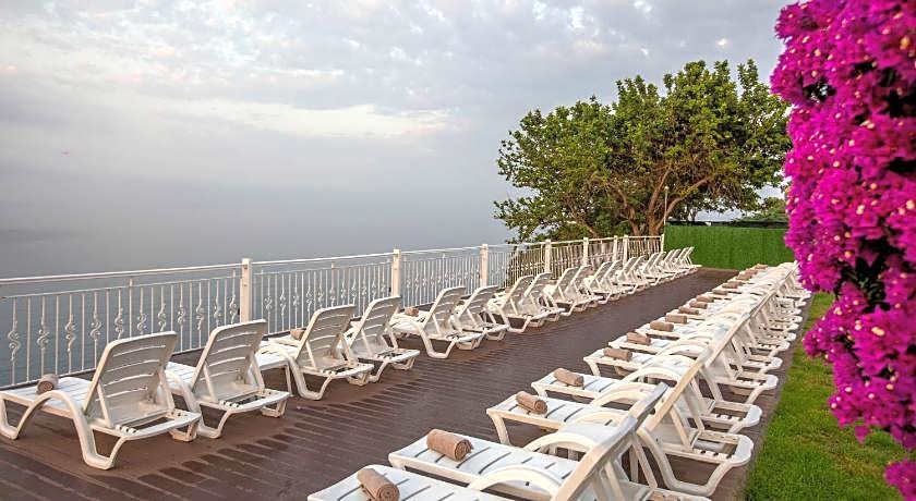 Falcon Hotel