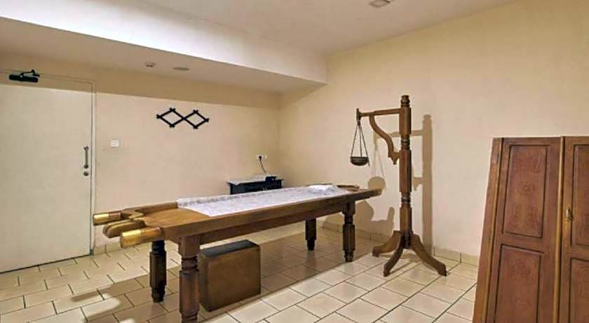 Eastend Munnar Hotel