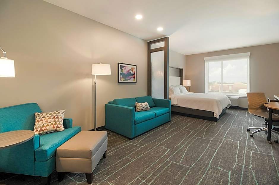 Photo 1 of 3 of 1 King Bed Suite, Mobility Accessible, Bathtub