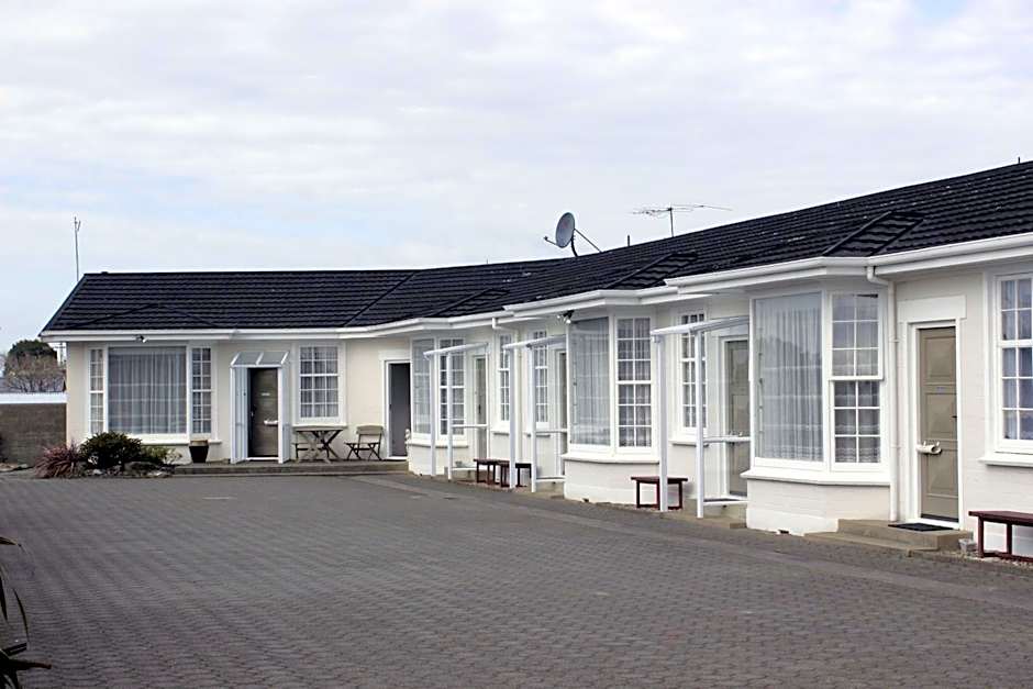 Colonial Motel