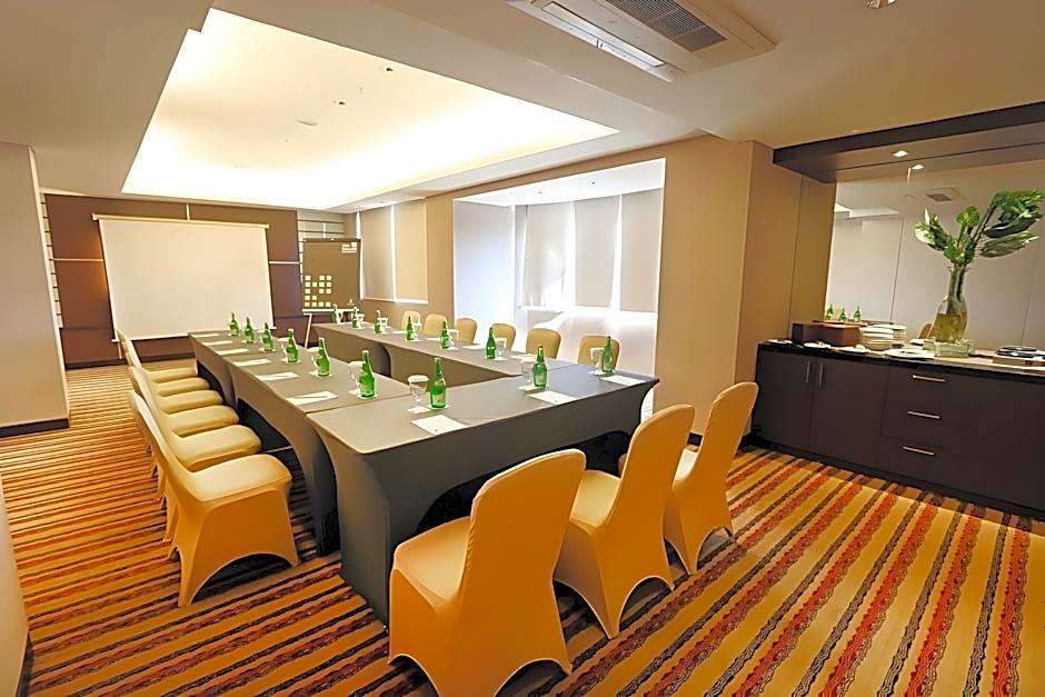 Java Paragon Hotel & Residences