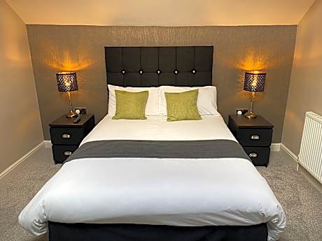 Loft-Standard-Ensuite with Shower-No view-Attic Room with desk