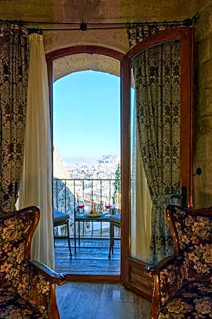 Balloon View with Fireplace and Jacuzzi