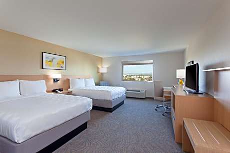 Queen Room with Two Queen Beds - Executive Level - Non-Smoking