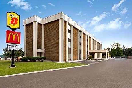 Super 8 by Wyndham Liverpool/Syracuse North Airport