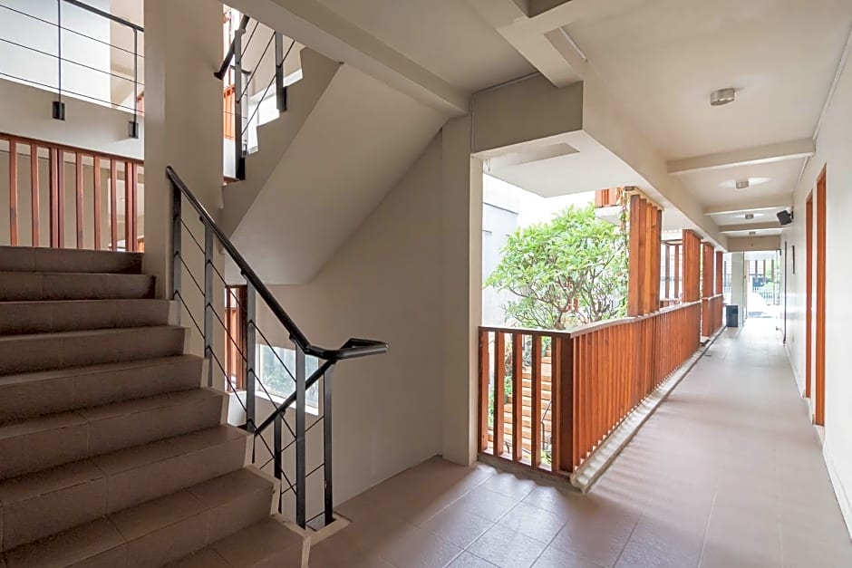 RedDoorz Plus near Asia Afrika 3