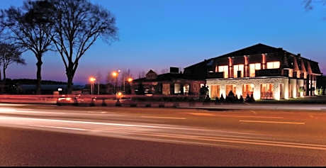 Zajazd CHATA Kębłowo