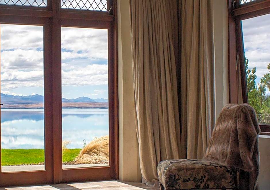 Mt Cook Lakeside Retreat