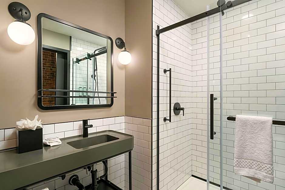 Moxy Columbia Downtown