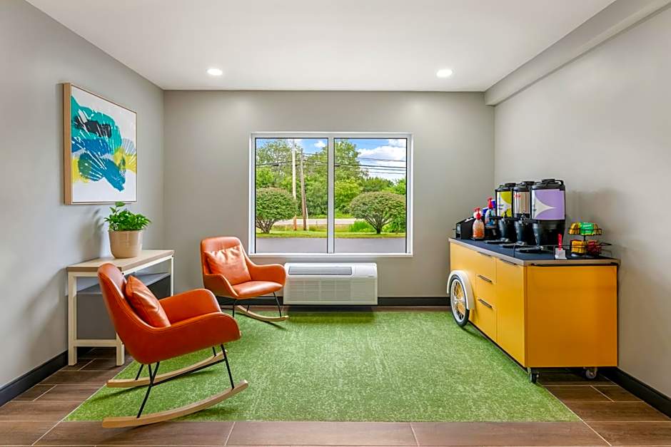 Spark by Hilton Freeport