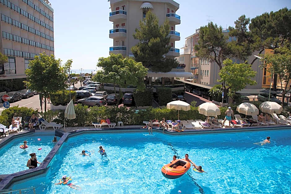 Hotel AMALFI & Restaurant Karaoke Bar