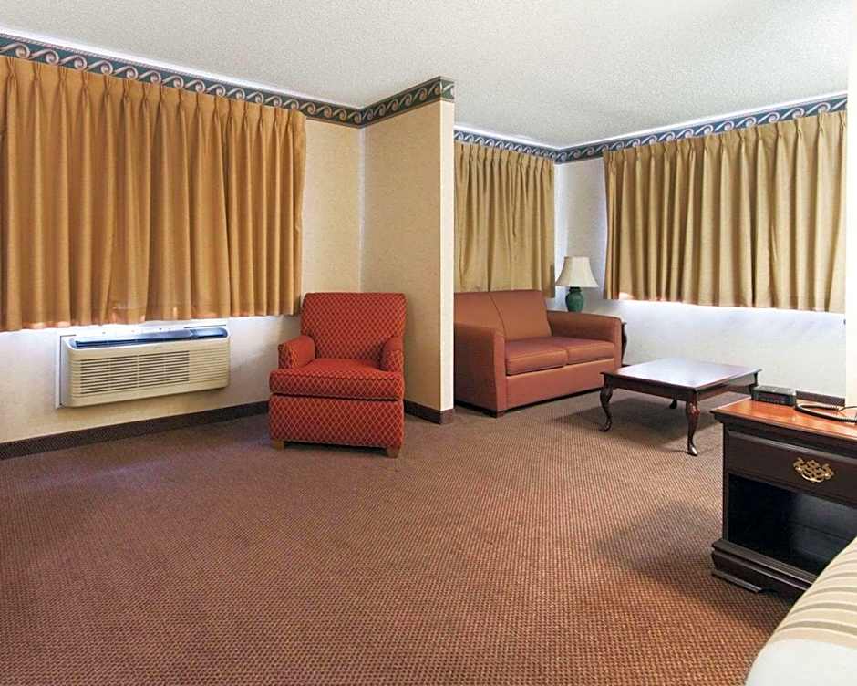 Econo Lodge Inn & Suites El Paso