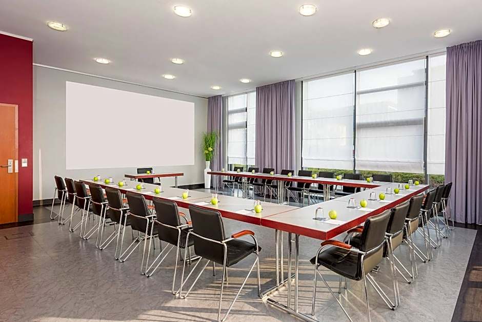 Hotel Wolfsburg Centrum Affiliated by Melia